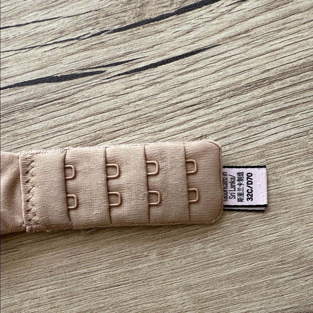 Victoria’s secret set of Navy and Tan Bras - Picture 7 of 9